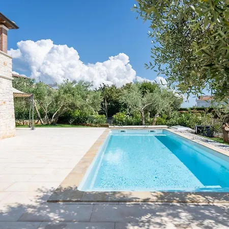 Charming Orange Apartment With Private Pool And Garden Oasis Tar-Vabriga Exterior photo