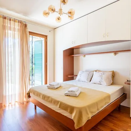 Charming Orange Apartment With Private Pool And Garden Oasis Tar-Vabriga Exterior photo