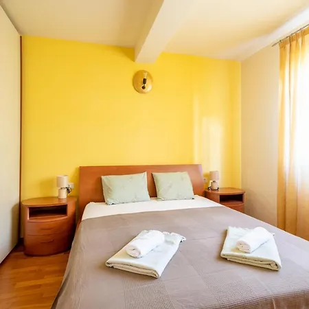 Charming Orange Apartment With Private Pool And Garden Oasis Tar-Vabriga Exterior photo