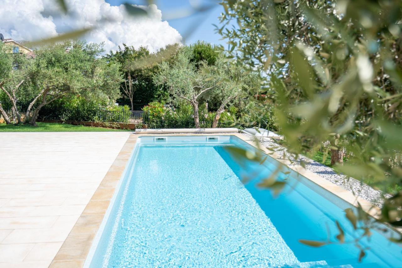 Charming Orange With Private Pool And Garden Oasis