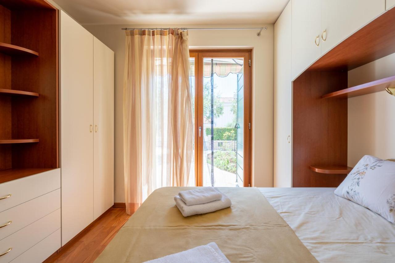 Charming Orange With Private Pool And Garden Oasis Apartman Tar-Vabriga
