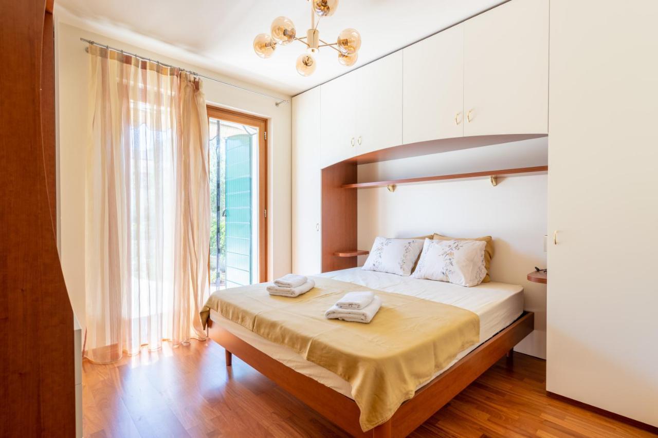 Charming Orange With Private Pool And Garden Oasis