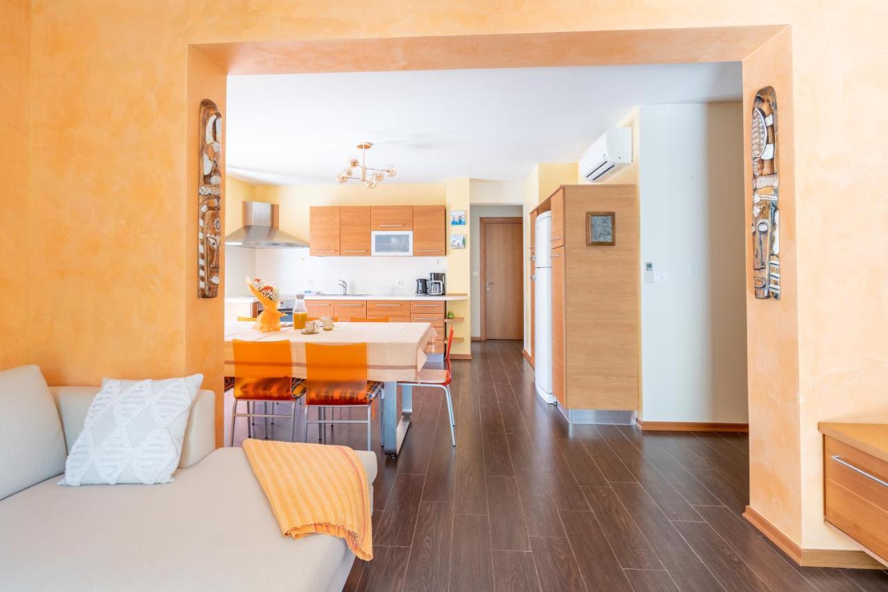 Charming Orange With Private Pool And Garden Oasis