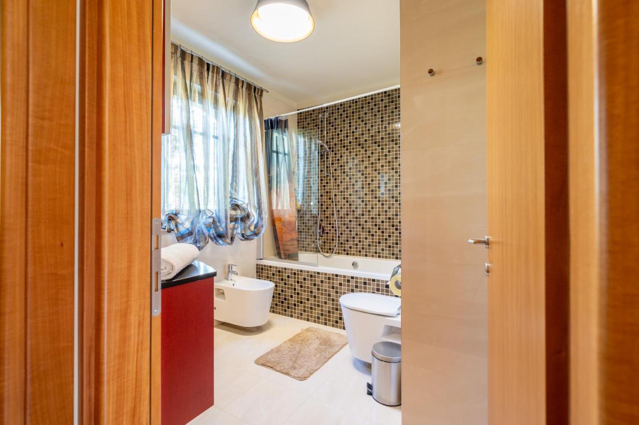 Charming Orange With Private Pool And Garden Oasis *