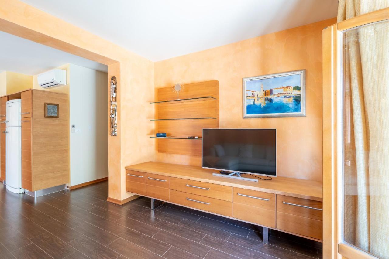 Charming Orange With Private Pool And Garden Oasis *