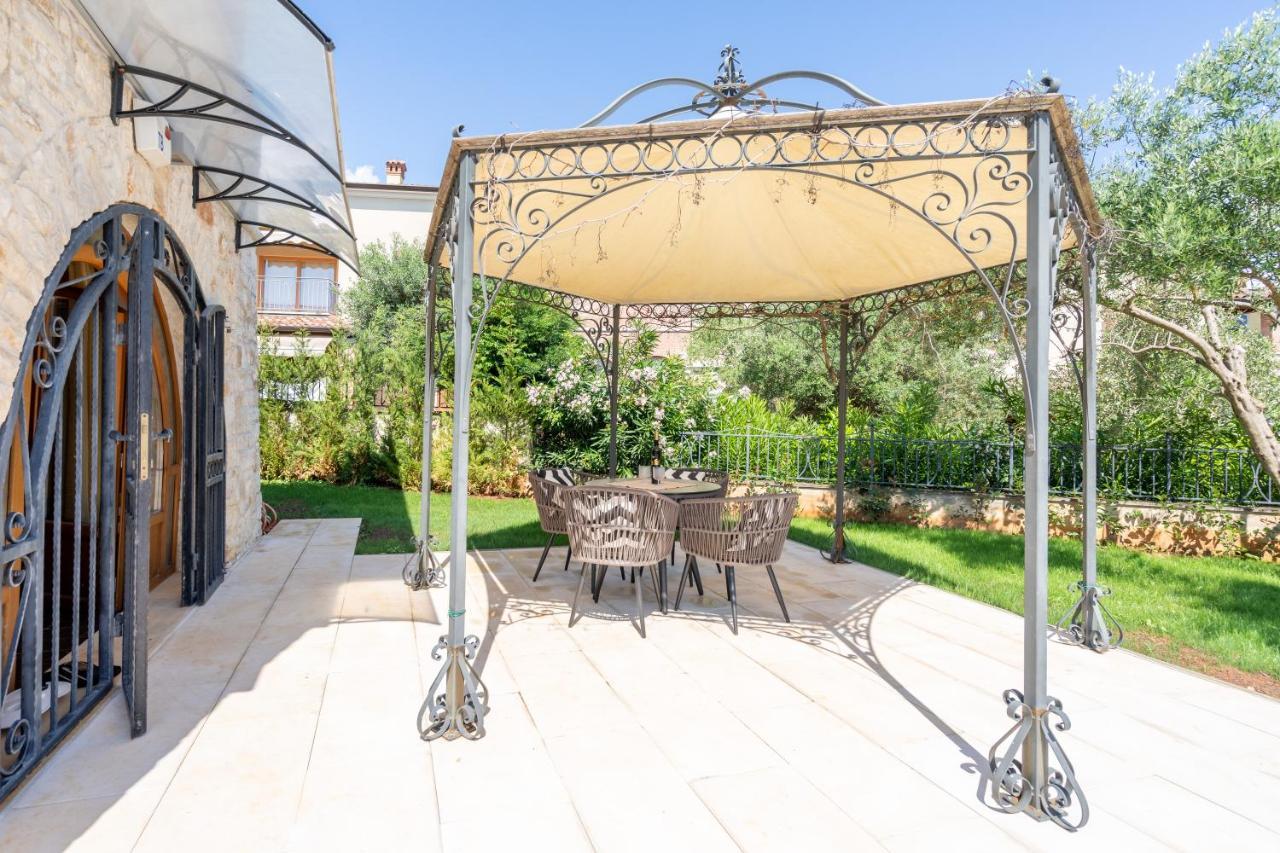 Apartment Charming Orange With Private Pool And Garden Oasis