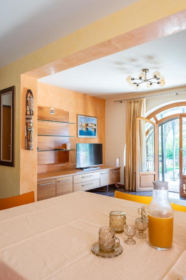 Charming Orange With Private Pool And Garden Oasis Apartment