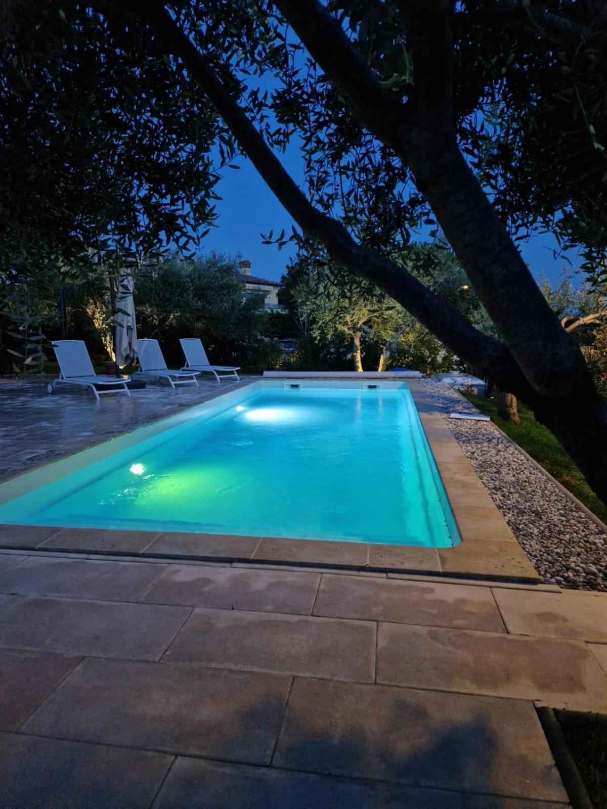 Charming Orange With Private Pool And Garden Oasis Apartment Tar-Vabriga