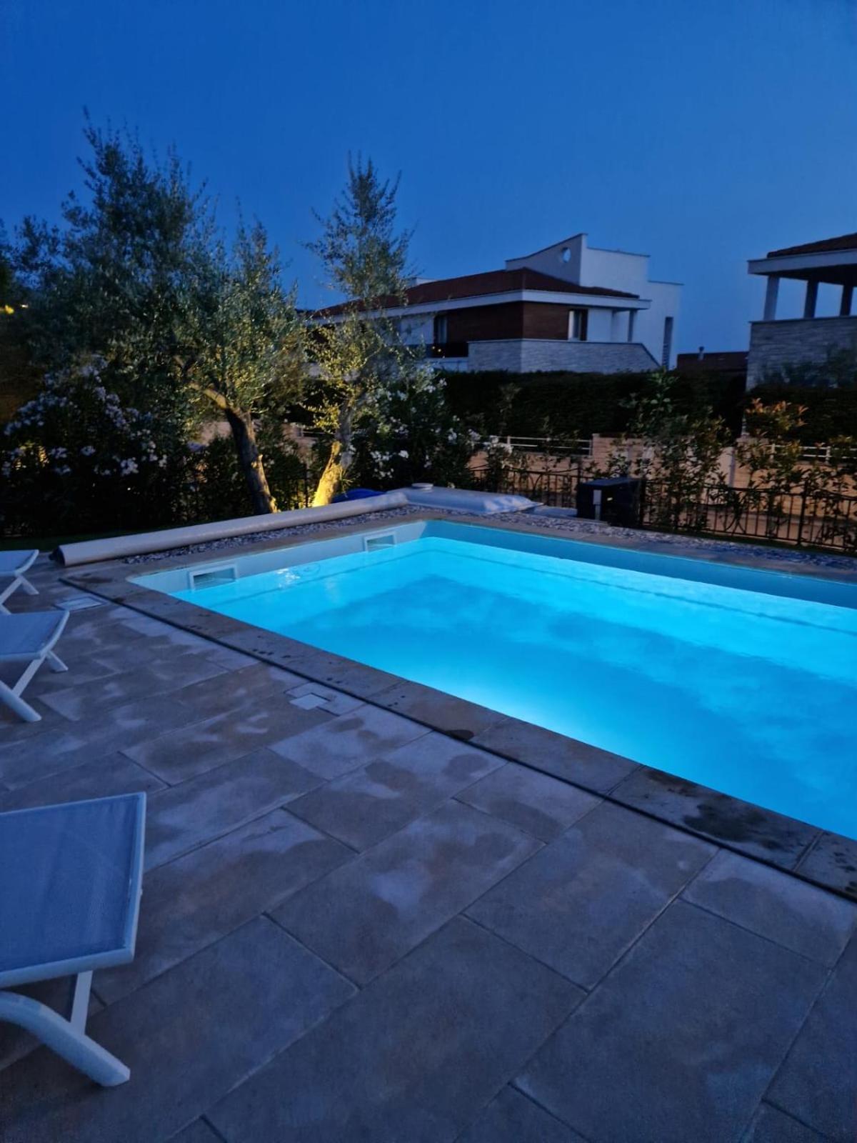 Charming Orange With Private Pool And Garden Oasis